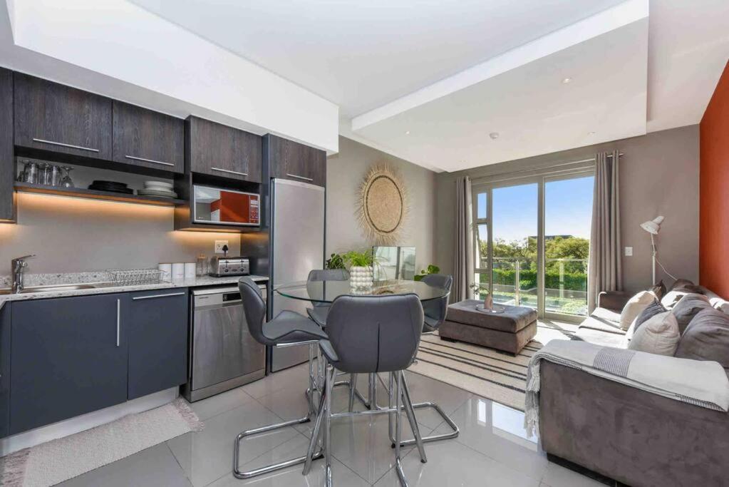 Tyrwhitt Stylish Rosebank *
